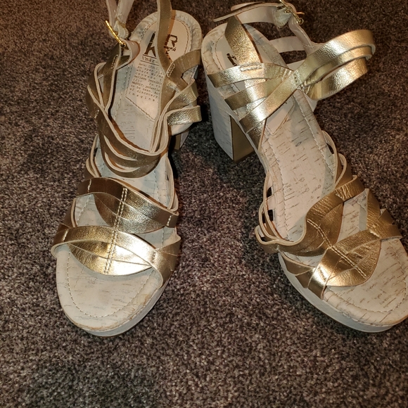 Shoes - Picture 6 of 7